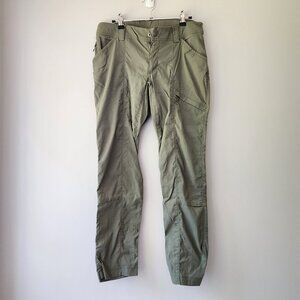 DULUTH TRADING CO Women’s Dry On The Fly Slim Leg Pants | 6 x 29 | Green